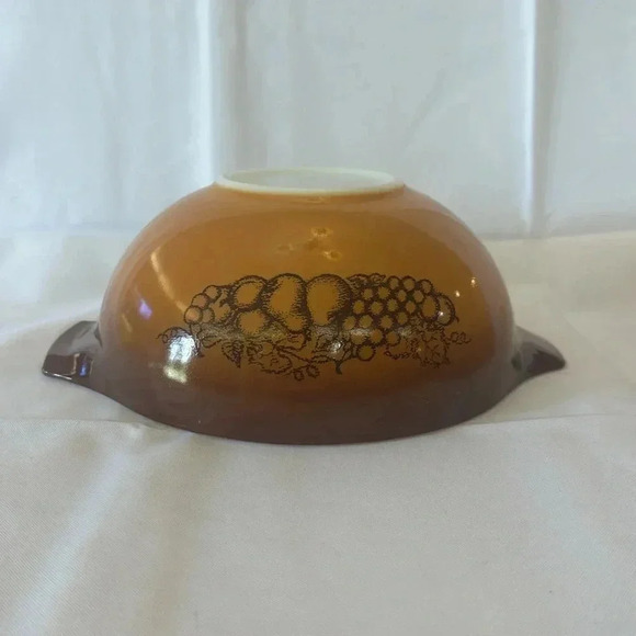 Vintage Pyrex OLD ORCHARD 443 2.5 Qt Cinderella Mixing Bowl Serving Bowl - Picture 5 of 8